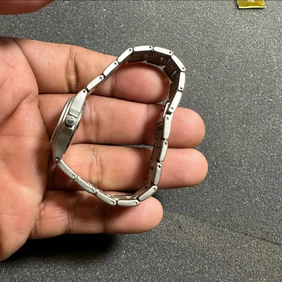 Casual Corner Annex Ladies Quartz Watch Silver Tone Black Diamond Dial Working - Picture 9 of 11